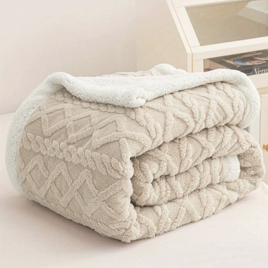 1PC Swaddle Blanket Coral Fleece Blanket Office Nap Blanket Office Bedroom Sofa Blanket Multifunctional Cushion Travel Blanket